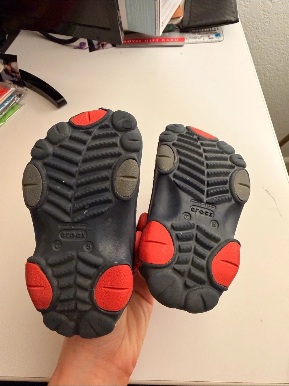 CROCS excellent slight